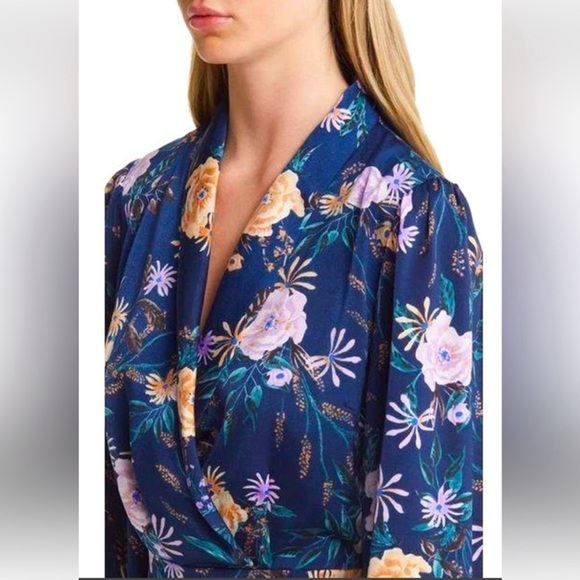 🎉$10 SALE! Lost+Wander navy floral mini - Picture 4 of 10